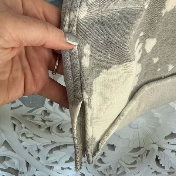 Frame Sweatshirt - Picture 6 of 9